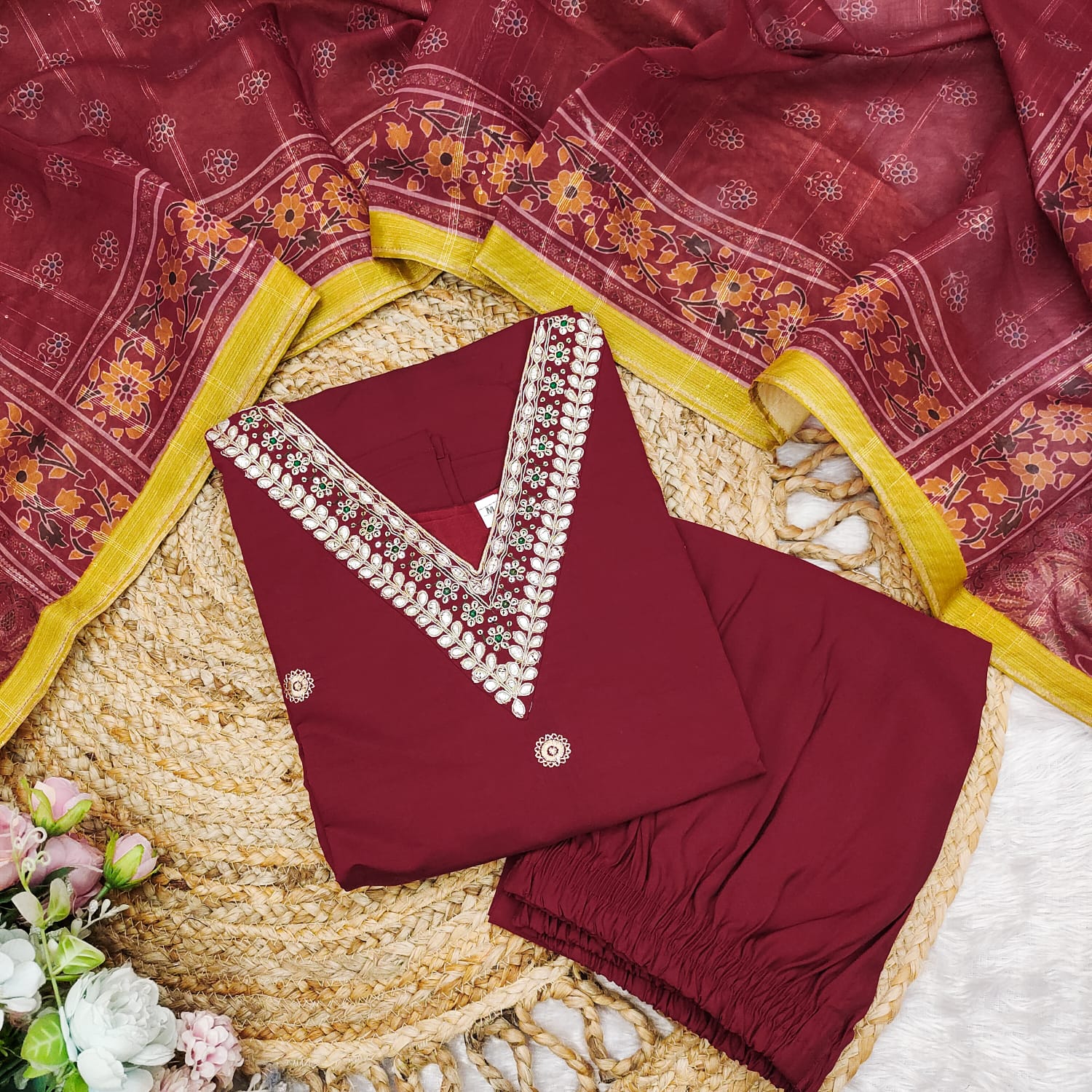 V-Neck Mary Marun Suit Set