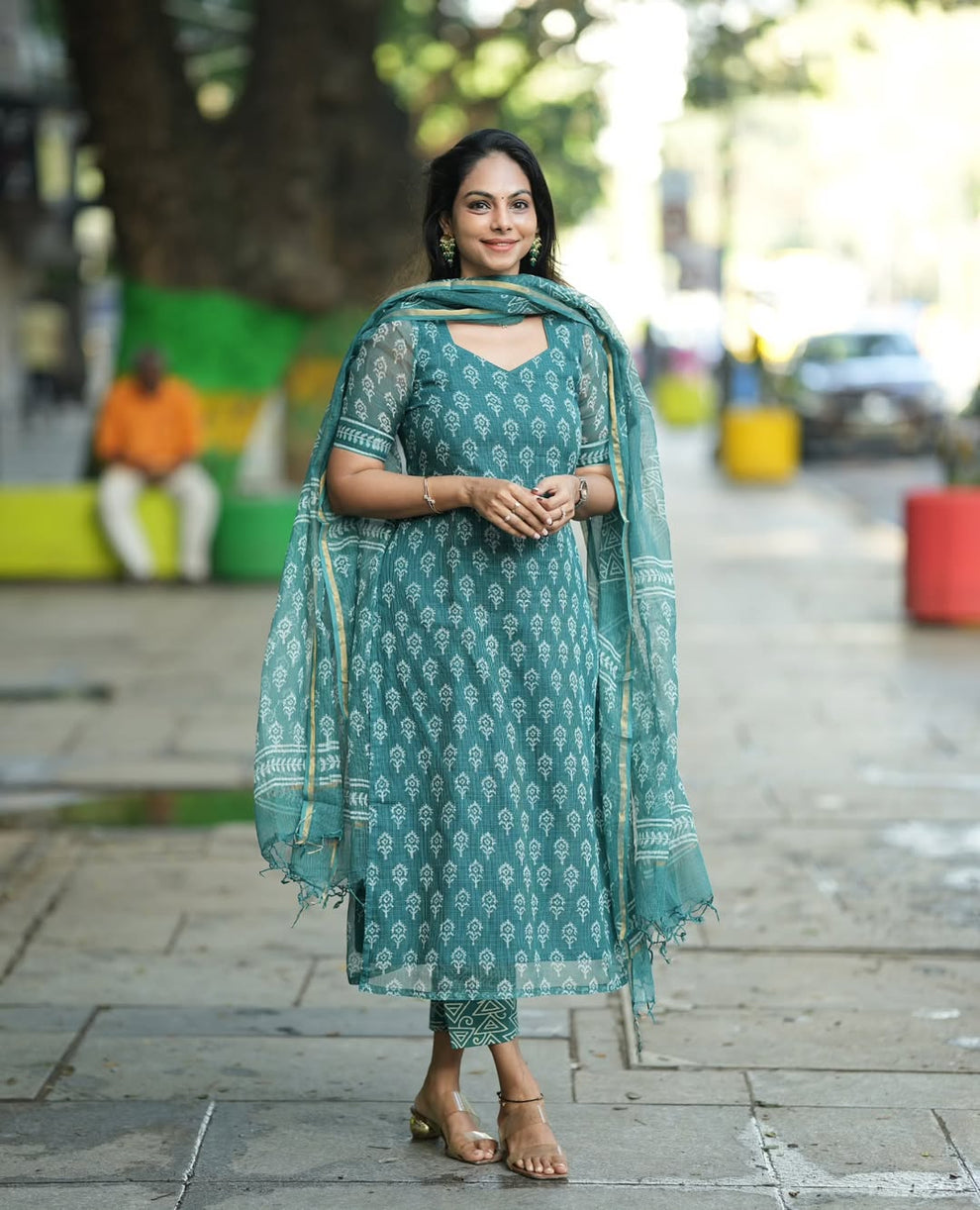 Women Ethnic Wear Kurta Set