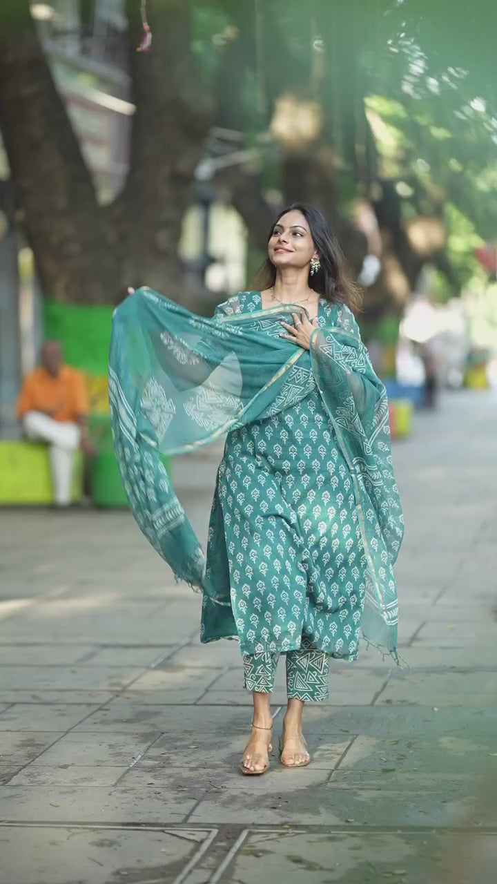 Women Ethnic Wear Kurta Set